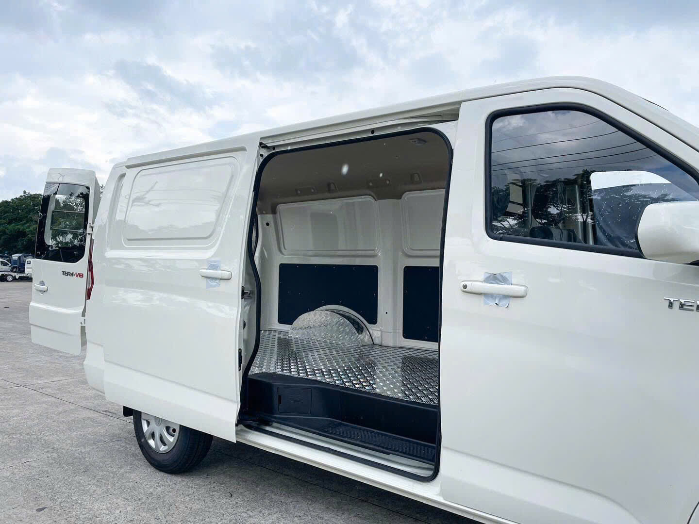 Giá Xe Tera V8 Các Phiên Bản: Cập Nhật Chi Tiết